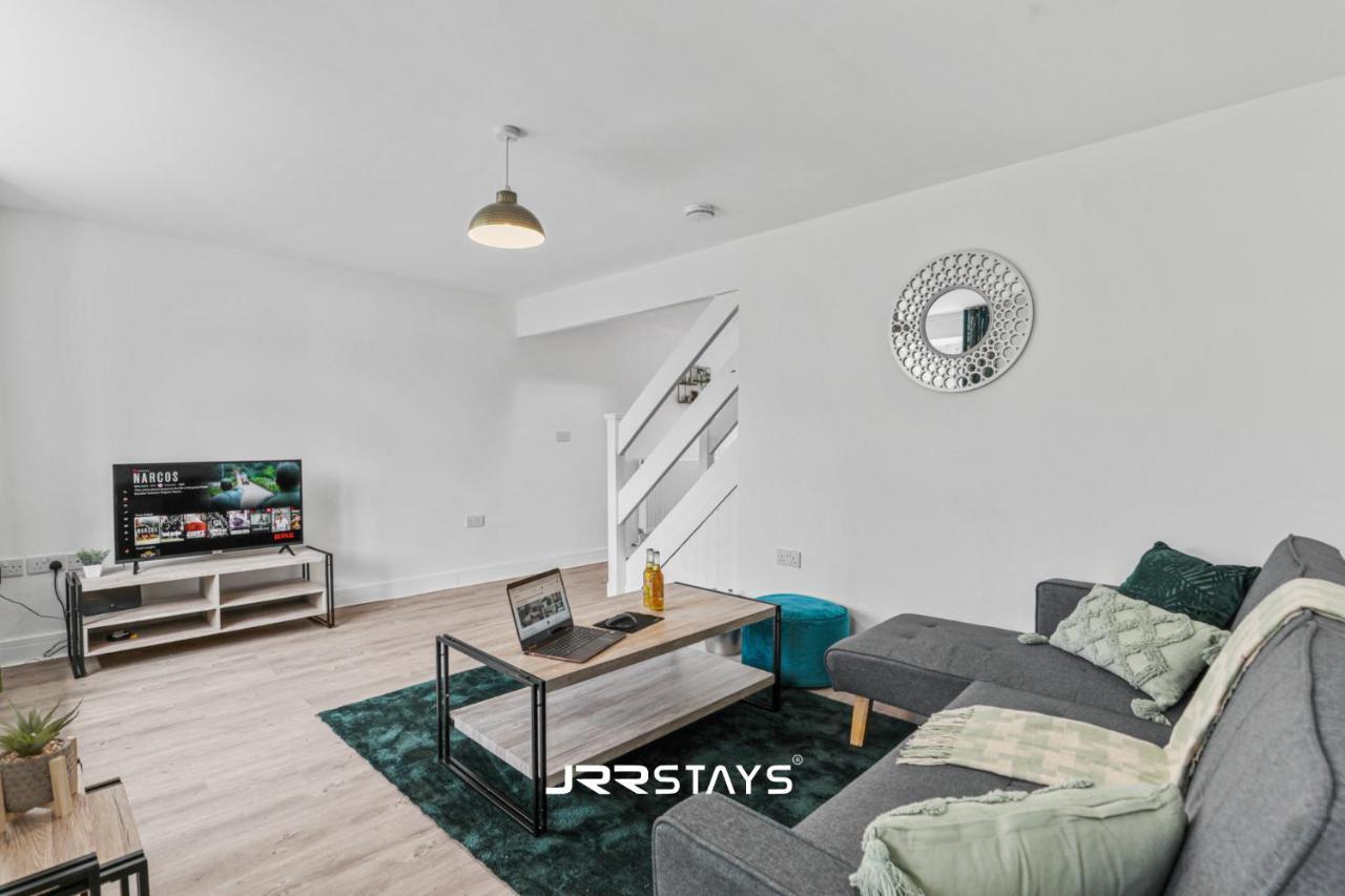 Wolverhampton - Amazing 3 Bedroom, Sleeps 6, Wi-Fi - Jrr Stays Zewnętrze zdjęcie