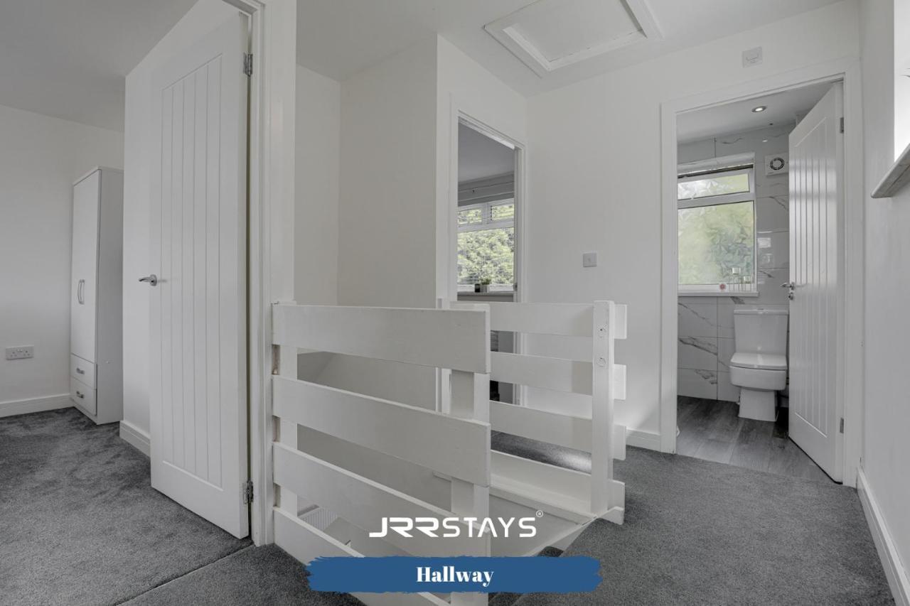 Wolverhampton - Amazing 3 Bedroom, Sleeps 6, Wi-Fi - Jrr Stays Zewnętrze zdjęcie