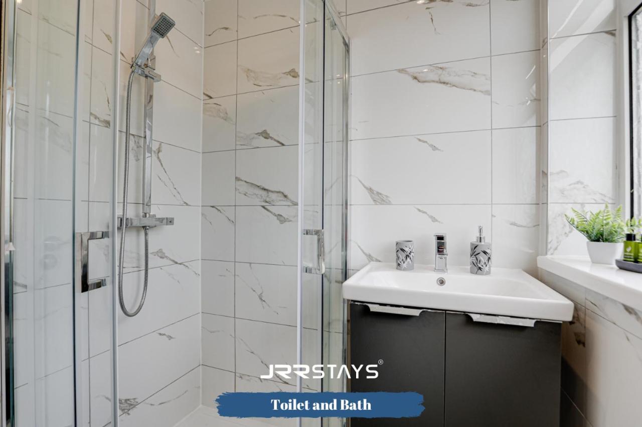 Wolverhampton - Amazing 3 Bedroom, Sleeps 6, Wi-Fi - Jrr Stays Zewnętrze zdjęcie