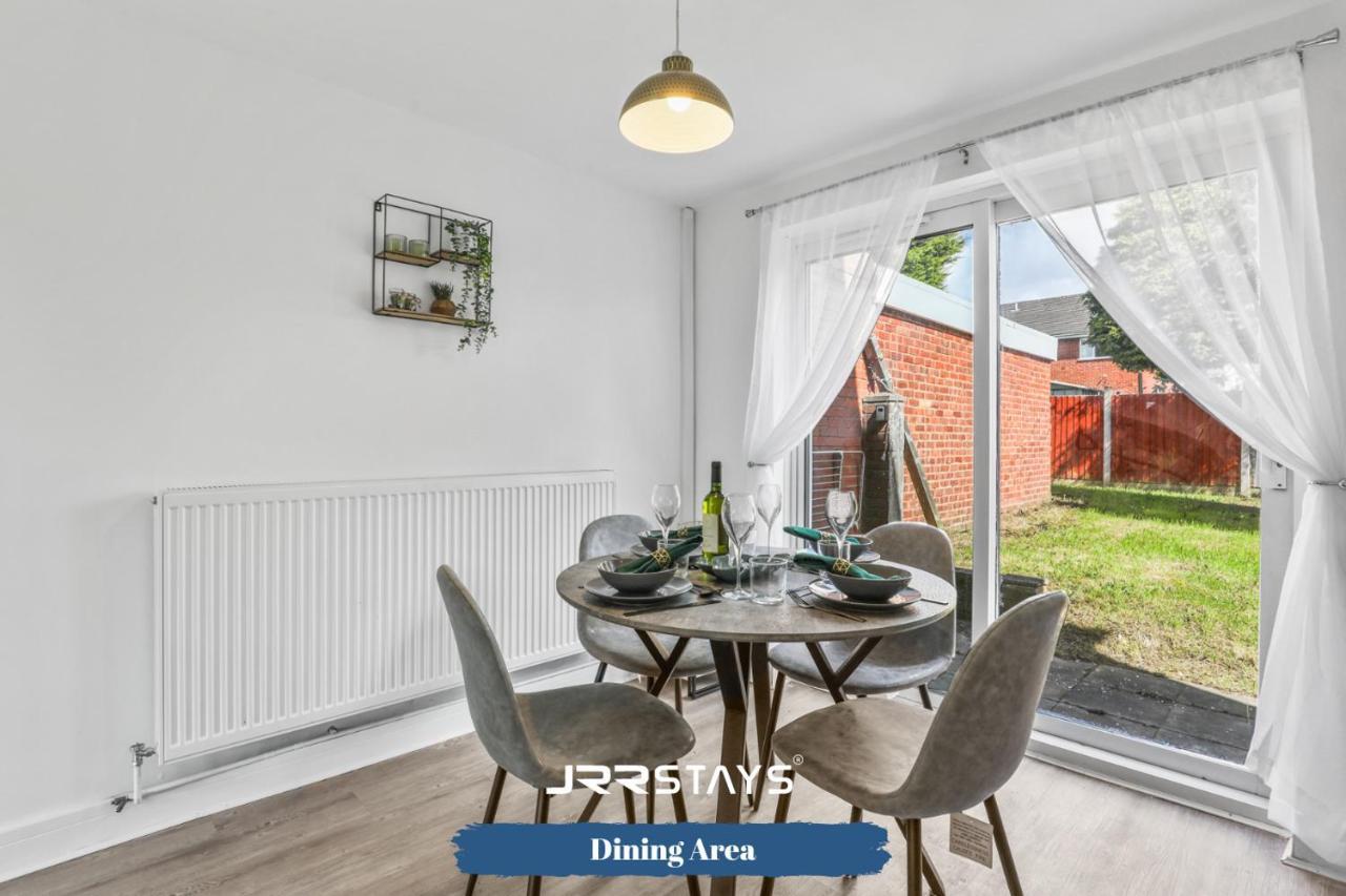 Wolverhampton - Amazing 3 Bedroom, Sleeps 6, Wi-Fi - Jrr Stays Zewnętrze zdjęcie
