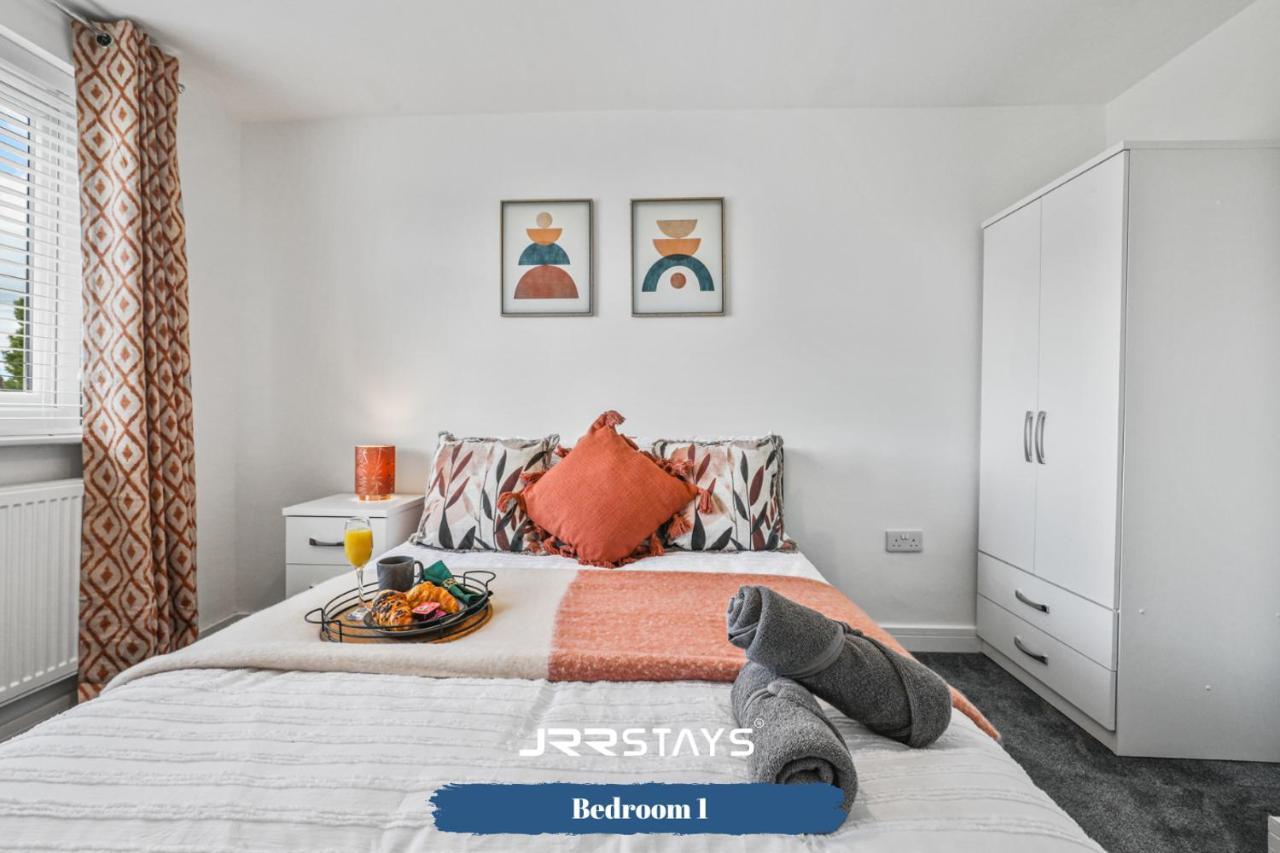 Wolverhampton - Amazing 3 Bedroom, Sleeps 6, Wi-Fi - Jrr Stays Zewnętrze zdjęcie